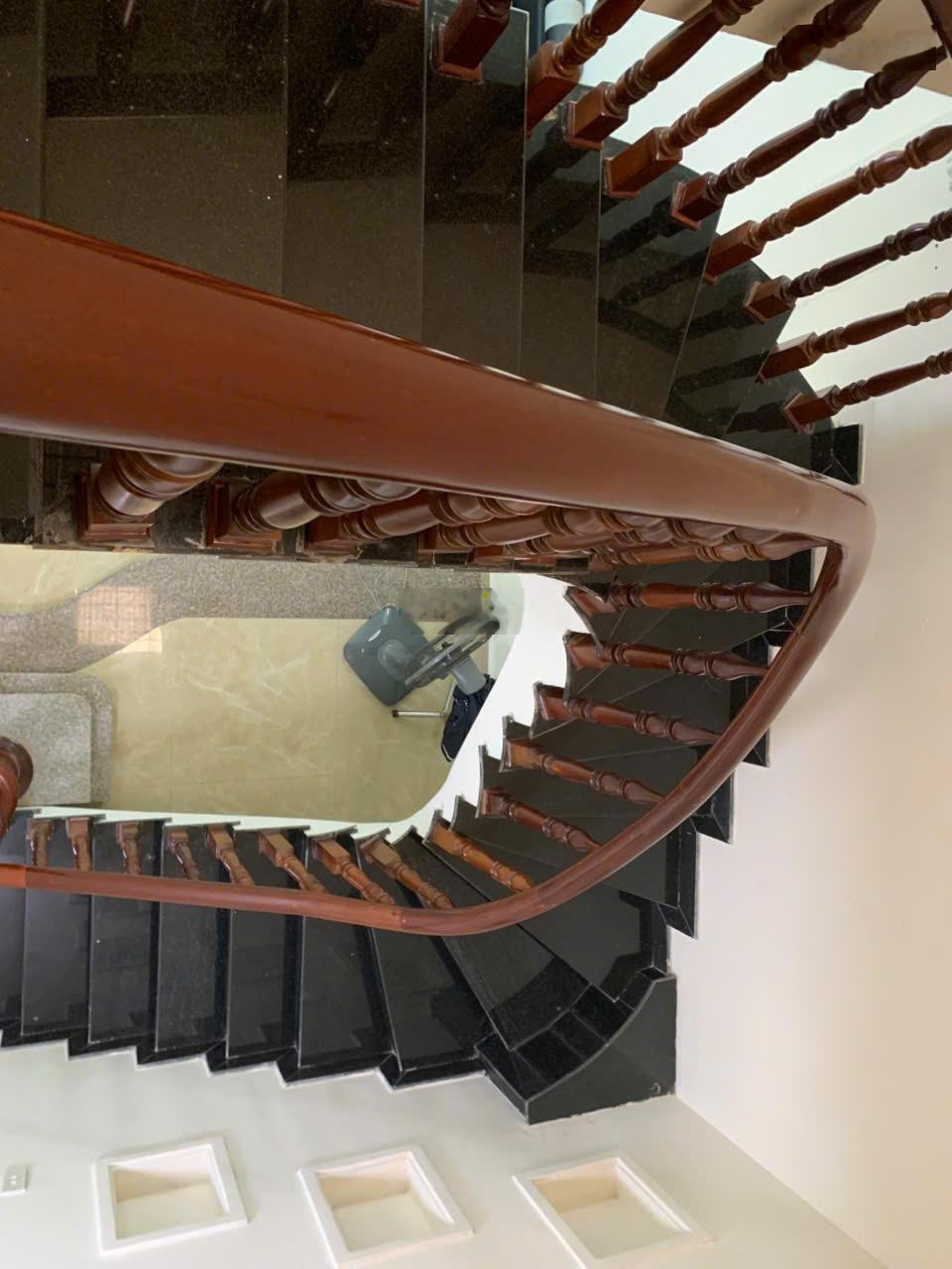 Bán nhà lầu đẹp, gần cầu Suối Máu, KDC VIP, đường nhựa 6m thông chỉ 4,6 tỷ