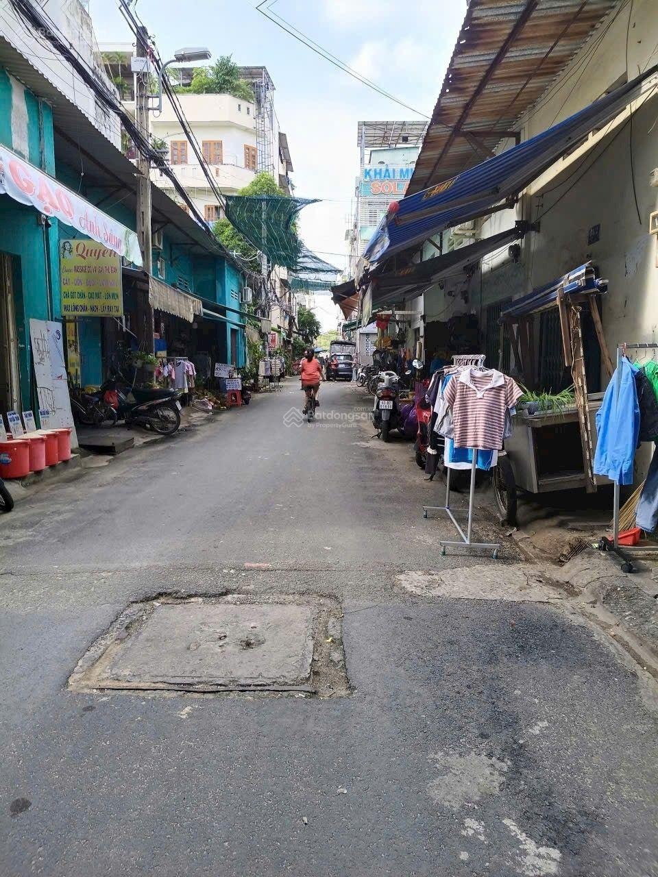 Cần bán kiốt góc 3 mặt tiền hẻm Văn Chung, p13, Tân Bình