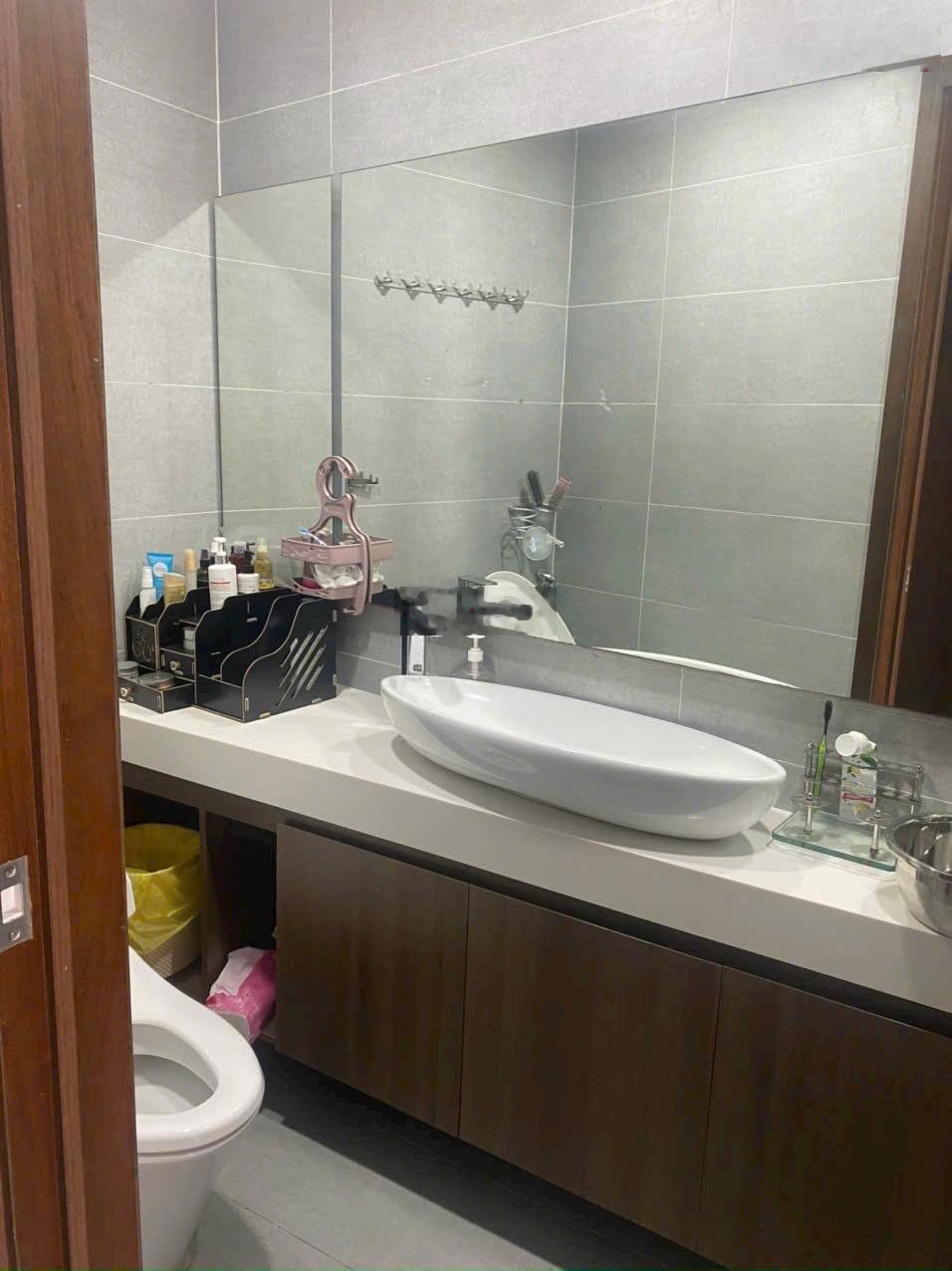 Bán nhà 2MT HXH Nguyễn Thái Sơn, đối diện Vin Com