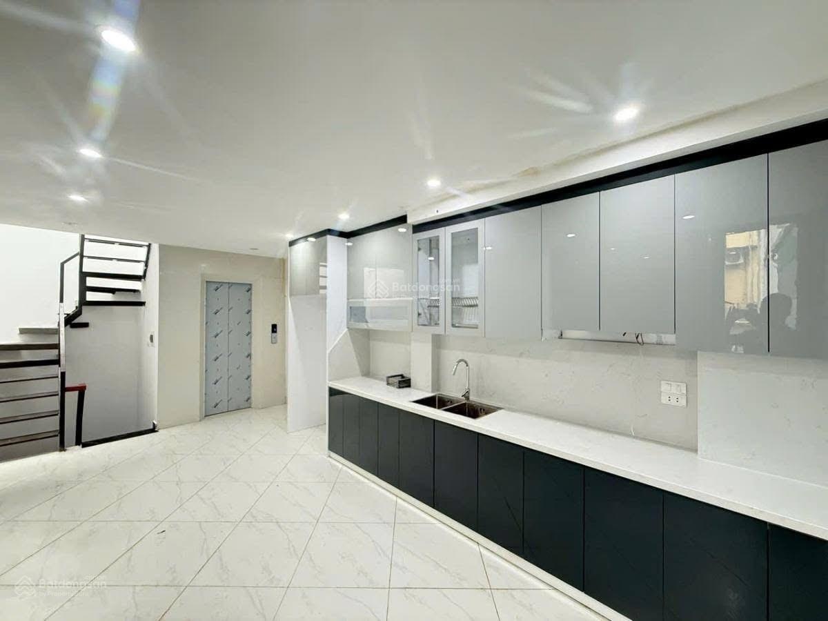 Vũ ngọc phan-33m2 -thang máy- 50m ra oto