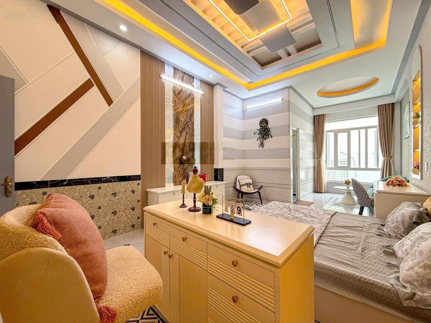 Nhà 3 tầng kiến trúc hiện đại , full nội thất cao cấp - ngay kdc thới nhựt 2 ,gần đh y dược