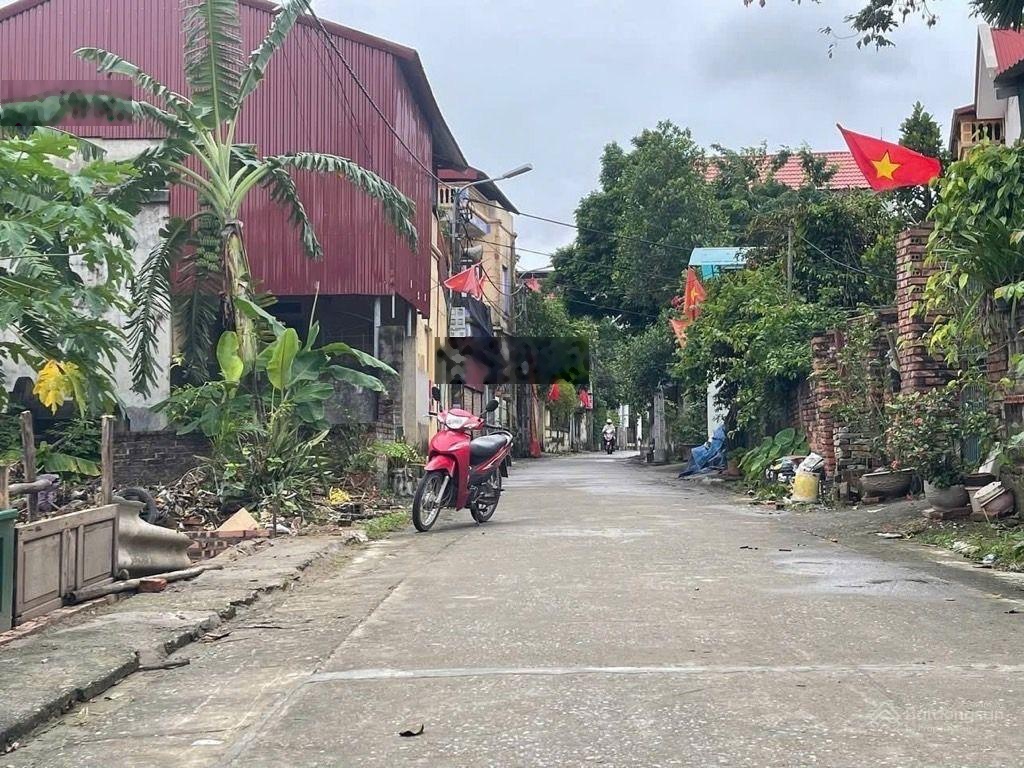 Ô tô, ngõ thông, sát KCN Thuận Thành 3, xung quanh đầy đủ tiện ích.