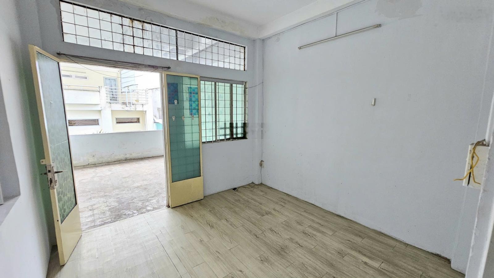 Nhà hẻm xe hơi 122 Lạc Long Quân, phường 3, quận 11 gần chợ Bình Thới