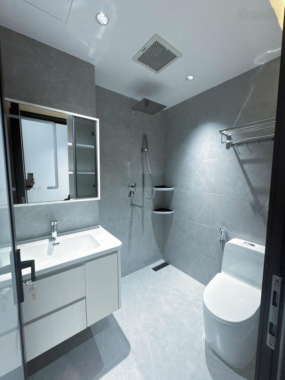 Bán nhà Nguyễn Văn Cừ cực hiếm chỉ nhỉnh 9 tỷ. Nhà mới,full nội thất.