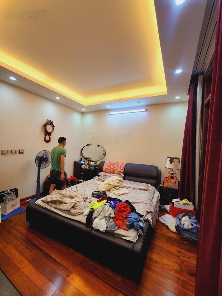 Siêu phẩm phố cổ căn góc sát phố - nội thất nhập - yec xanh 56 m , mt 5 m , giá 25 tỷ