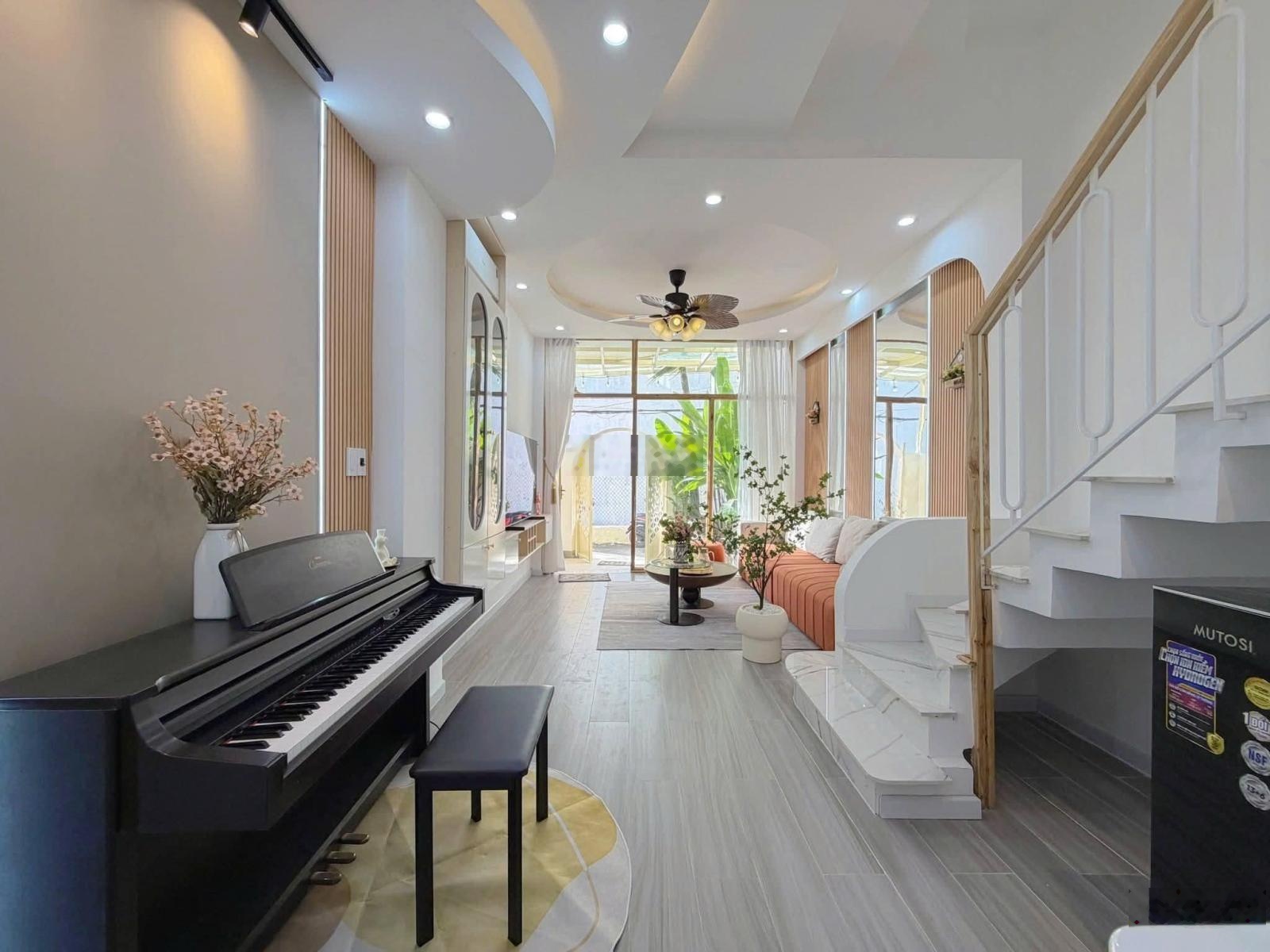 Nhà đẹp quận 7, NGUYỄN THỊ THẬP, kề bên Lotte Mart, 65m2, 3 tầng, 4 PN,8TY5