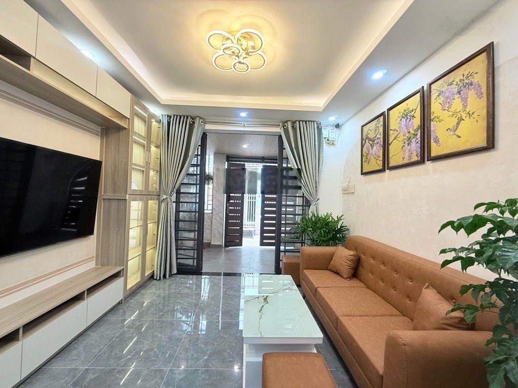 TT Bình Thạnh, gần hẻm Lê Quang Định- Nguyễn Văn Đậu, DT gần 50m2, 2 tầng, nhỉnh 6. x tỷ TL. SHR.