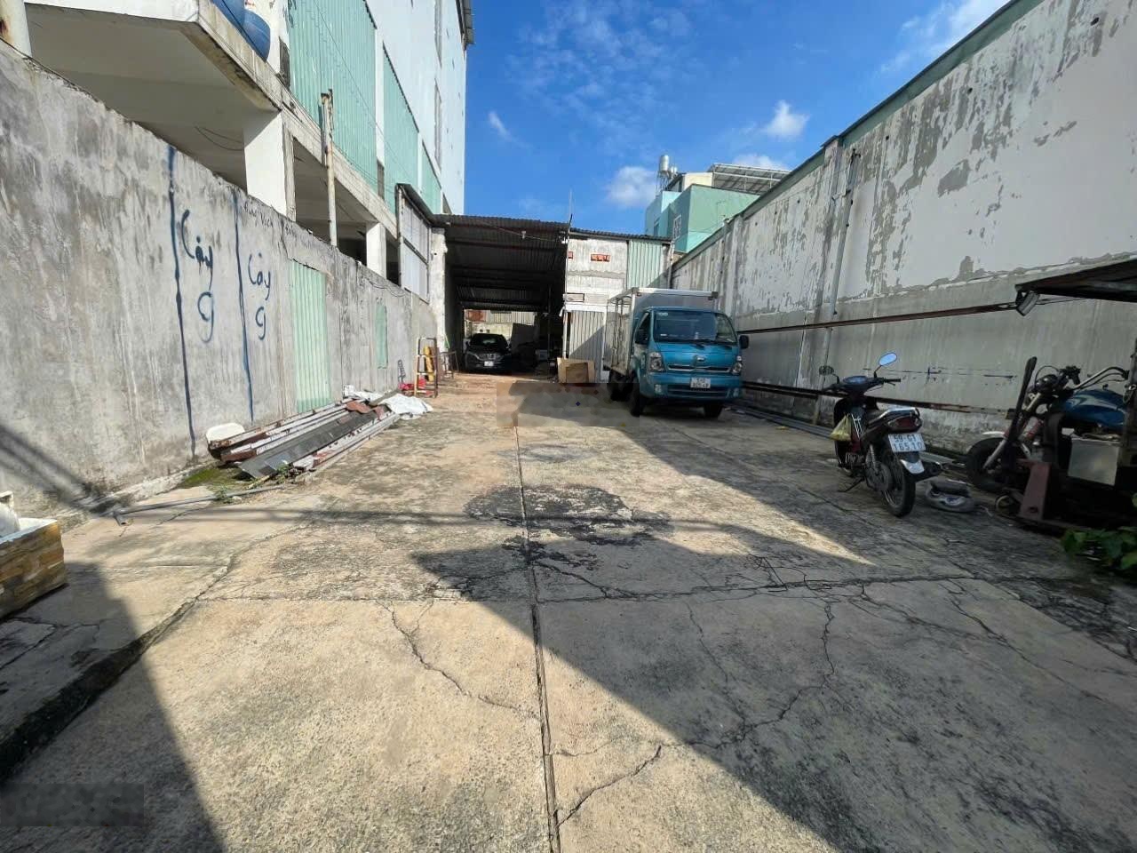 Giá 11TỶ thương lượng mạnh, Dt 210m2 ngang 9 thực tế gần 300m2 ( giấy tay 1m x25m)