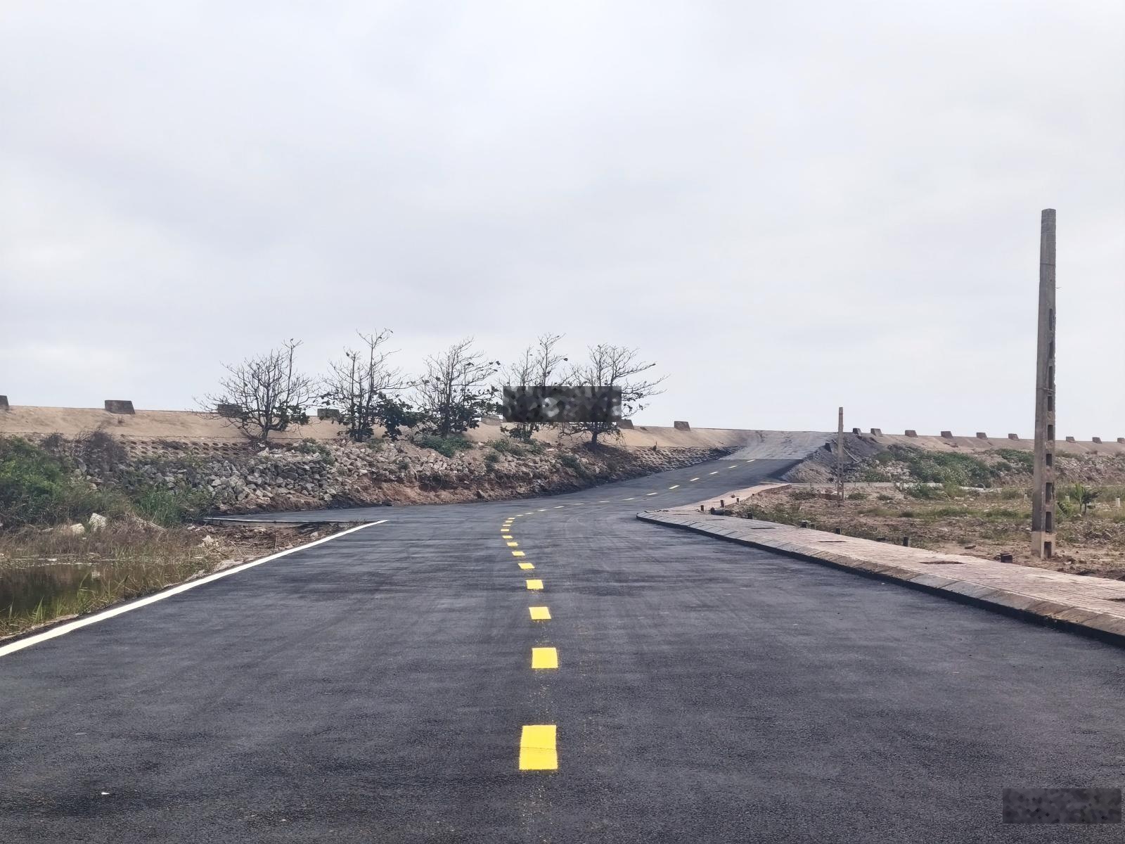 Chính chủ cần bán mảnh đất Thổ Cư Bãi Tắm Hải Triều Hải Hậu Nam Định 100m2 giá rẻ 1,4 tỷ/ lô.