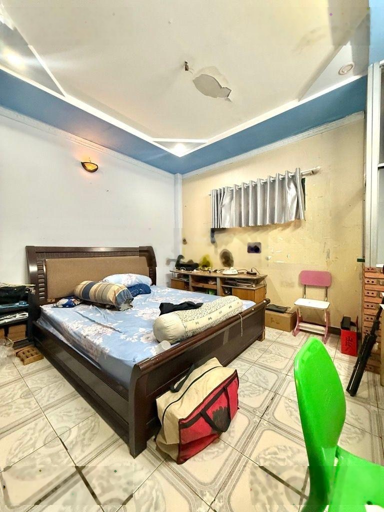 Bán nhà 3 tầng mặt tiền ngay sân bay , ngang 4,1*13m , khu dân trí an ninh