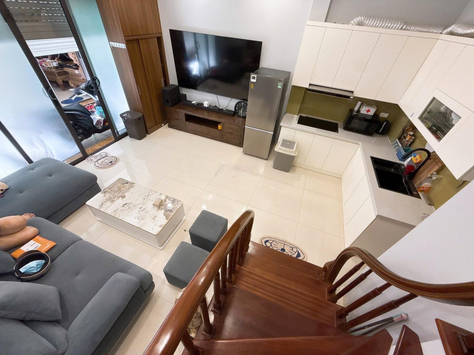 Bán nhà đội cấn ba đình dt 30m x 5t x mt 4,7m giá 9,9 tỷ có thương lượng