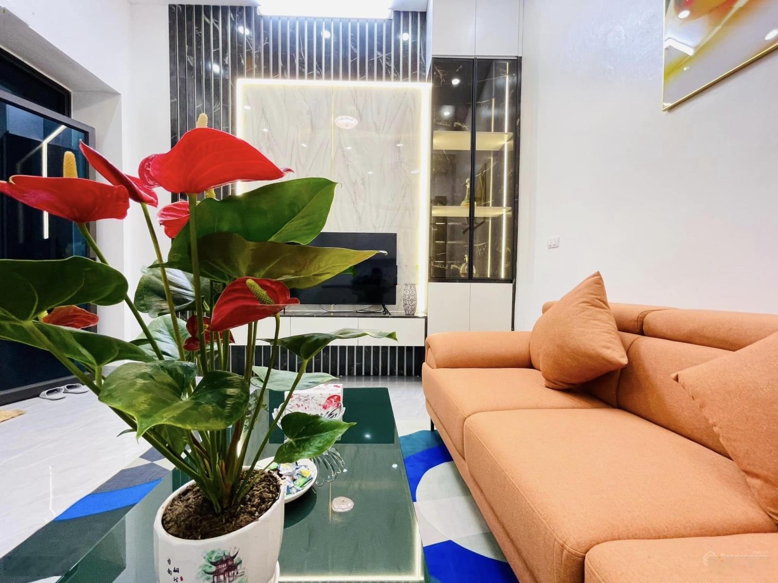 Chính chủ bán nhà phố Tôn Đức Thắng 22m 5 tầng 100m ra ô tô giá 5.6 tỷ Nhà 5 tầng mới.