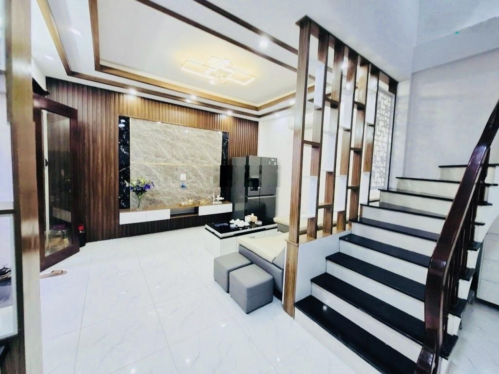 Bán nhà 5 tầng phố bạch mai - ngõ thẳng - vài bước ra mặt phố - full nội thất - 42m. giá 10.75 tỷ