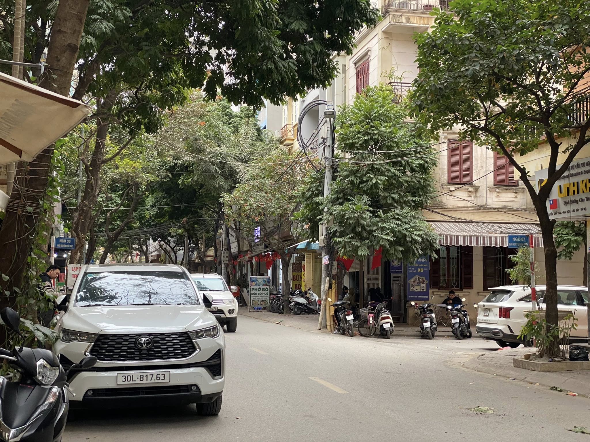 Bán nhà đẹp Hoàng Quốc Việt, phân lô ô tô tránh vào nhà, lô góc, kinh doanh, giá 20.9 tỷ