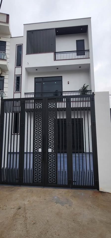 Bán nhà đẹp ngõ Ngô Quyền, ô tô 16 chỗ đỗ sân, 3 tầng, giá hơn 2 tỷ