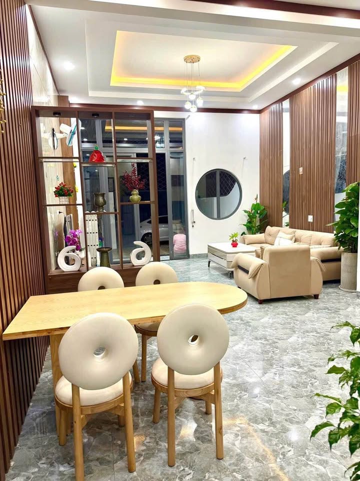 Bán nhà mặt tiền đường A, thôn 6 Cư Êbur, Buôn Ma Thuột, giá 3.38 tỷ