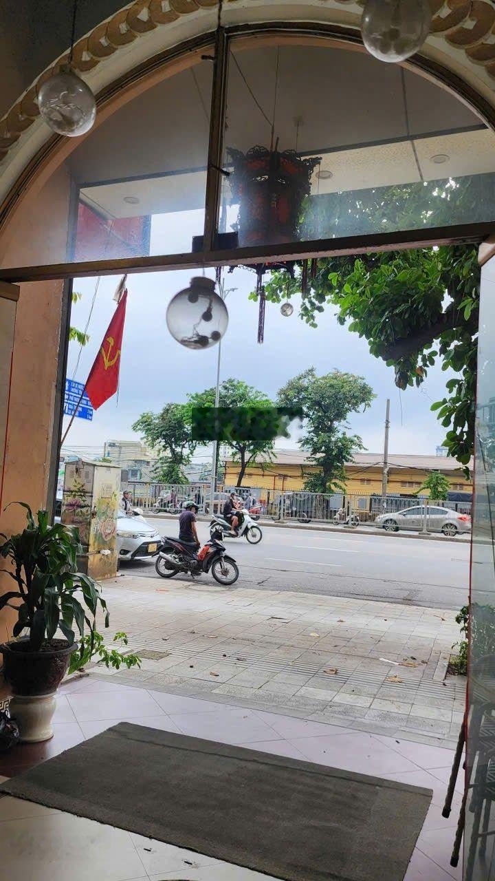 Chính chủ cần bán gấp nhà mặt phố Giải Phóng 100m2 x 5 tầng mt5 m giá 300tr/m2 có thương lượng