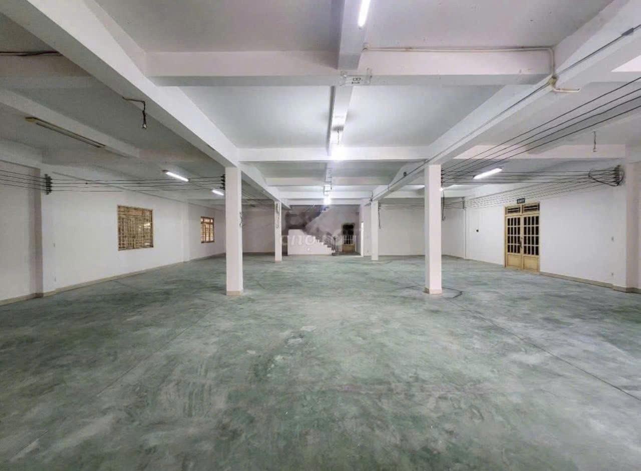 Cho thuê kho 820m2, 75 triệu/th đường Phạm Văn Đồng, Phường Hiệp Bình, Tp Thủ Đức.