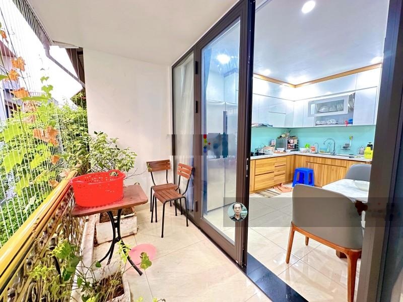 Chỉ nhỉnh 30 tỷ sở hữu ngay 1 cửa hàng mặt phố Đội Cấn view hồ: 100m2 - 3 tầng - kinh doanh sầm uất