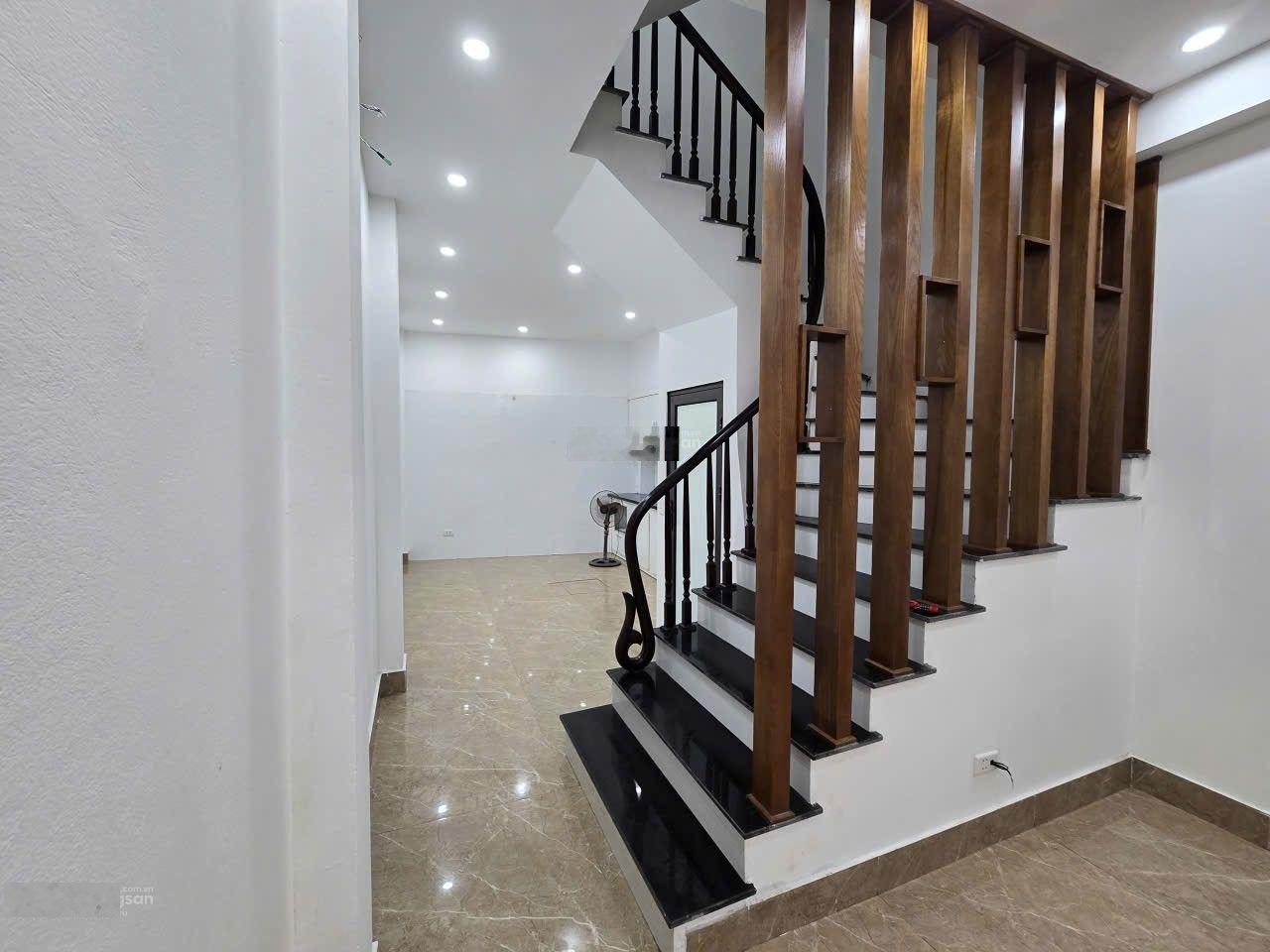 Nhà đẹp cạnh Nhổn mặt ngõ ô tô không quy hoạch