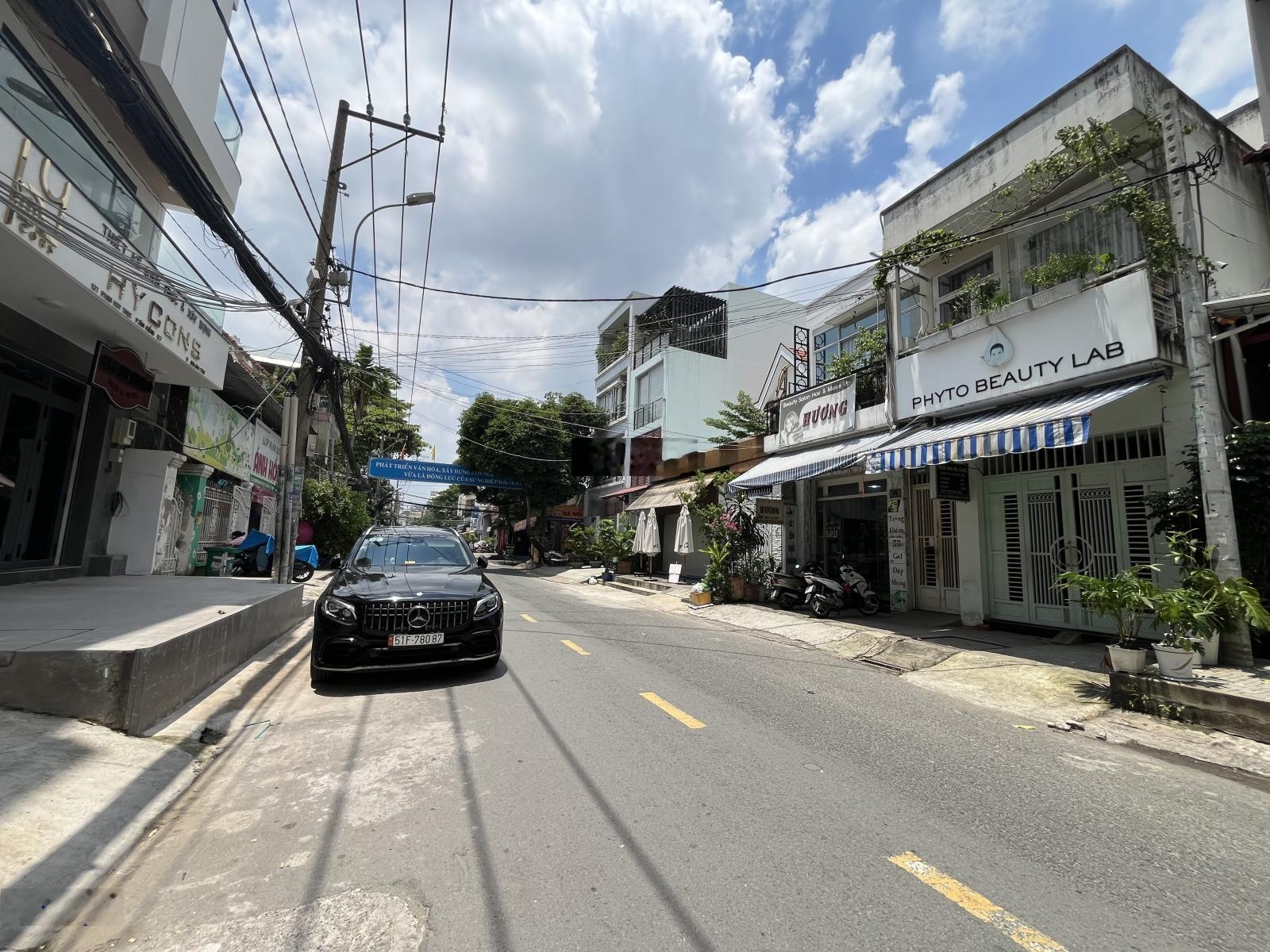 Bán nhà hẻm nội bộ (2m) Lê Văn Lương Quận 7. DT: 120m2. 2 tầng. Giá chỉ: 12,999 tỷ. Thương lượng