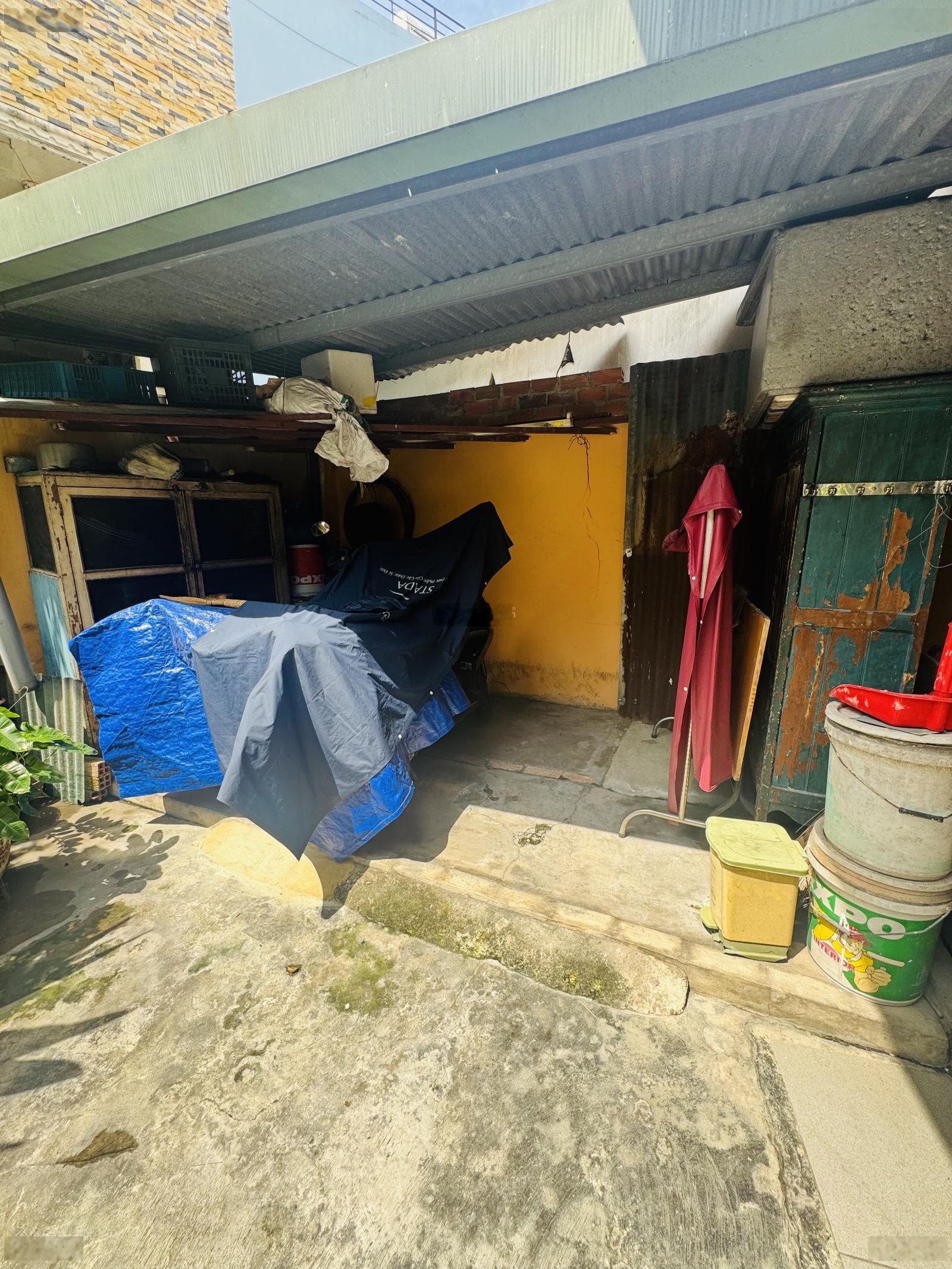 Bán đất tặng nhà - sát hẻm xe tải - Nơ Trang Long DTSD 95m2 - sổ nở hậu - chính chủ lâu đời