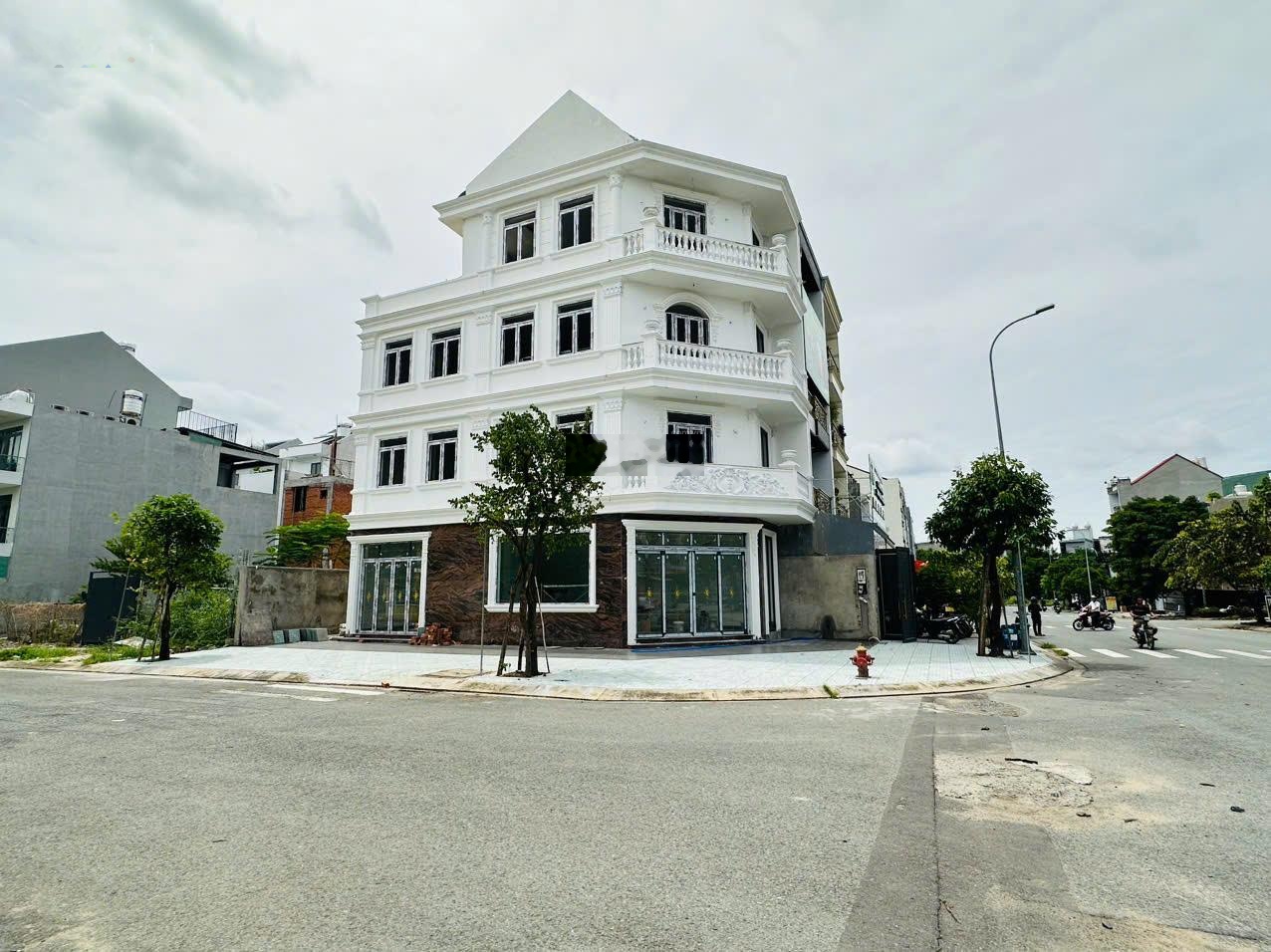 Hot, bán gấp nhà mặt tiền khu dân cư Êm Đềm Suối Nhum, DT: 215m2, TN 20tr, giá 50.3 tr/m2