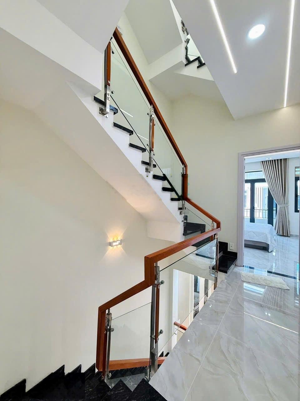 Nhà chủ xây kiên cố hẻm 6m Kinh Dương Vương, 4 x16, 5 tầng BTCT, 5PN 6 WC, ngay phố ẩm thực quận 6