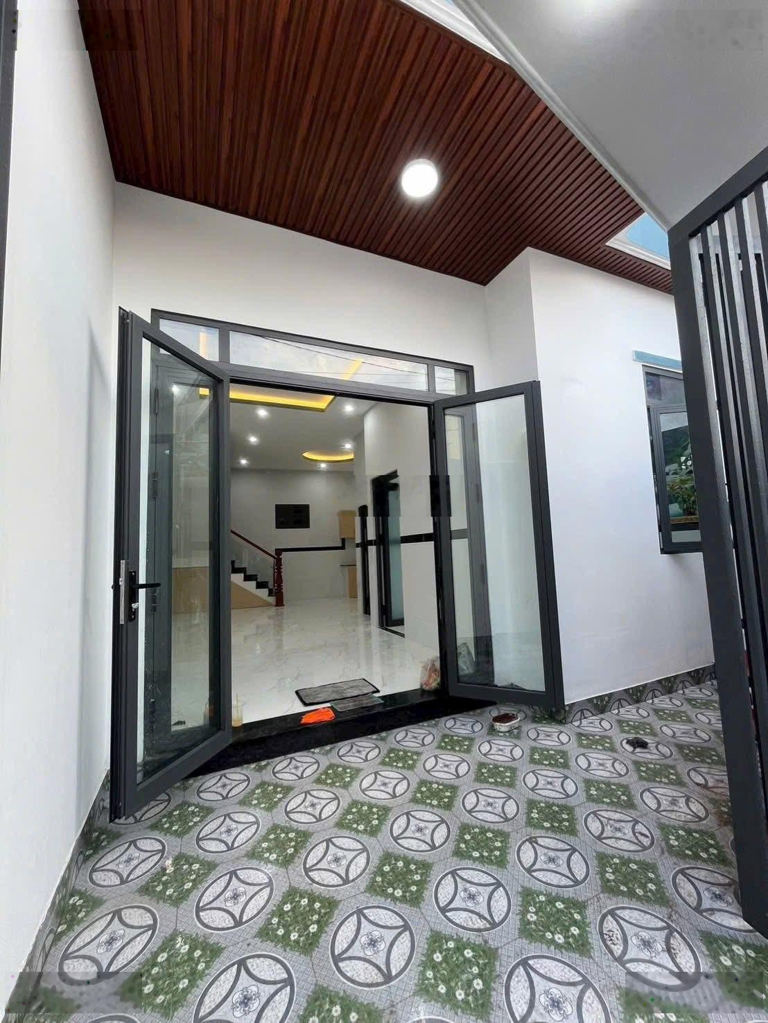 Chủ gửi bán căn nhà 1 trệt 1 lầu phường Biên Hoà (Tân Vạn cũ). DT: 62m2. Giá: 2tỷ5 đường xe hơi