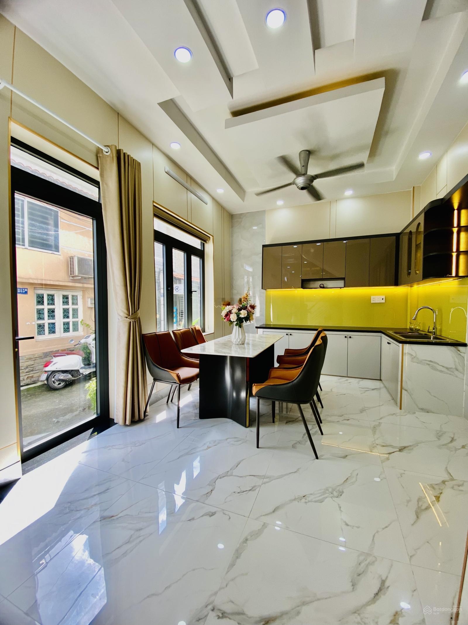 Bán nhà P12 Gò Vấp, lô góc hẻm xe hơi thông gần Emart Phan Huy Ích, 4 tầng, full nội thất xịn