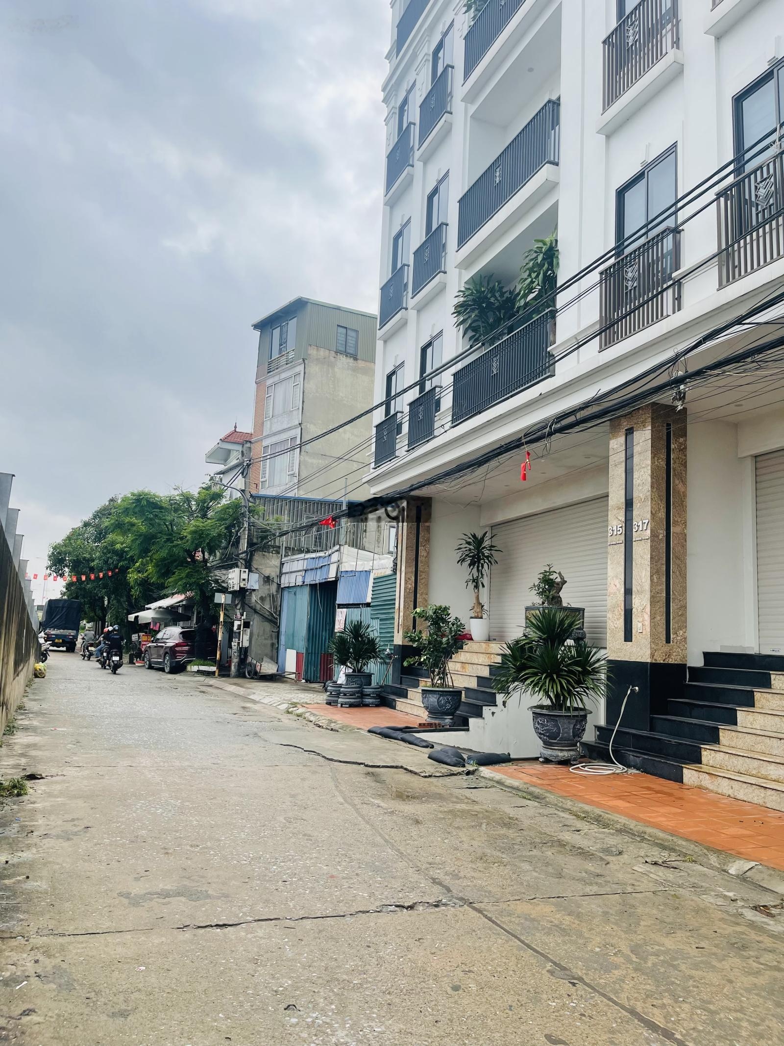 Rẻ! Đất Phú Thượng, ô tô vào đất, sát KĐT Ciputra - Xây tòa CHDV: 110m2, MT 6,4m - 21,5 tỷ