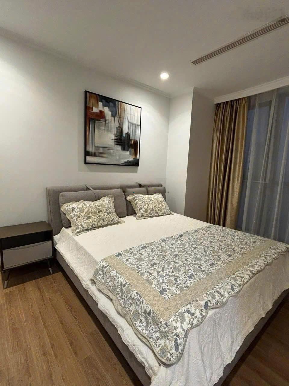 Cho thuê căn 3 phòng ngủ 20 triệu/tháng Royal City đầy đủ nội thất nhà đẹp sạch sẽ, LH: 0985676283