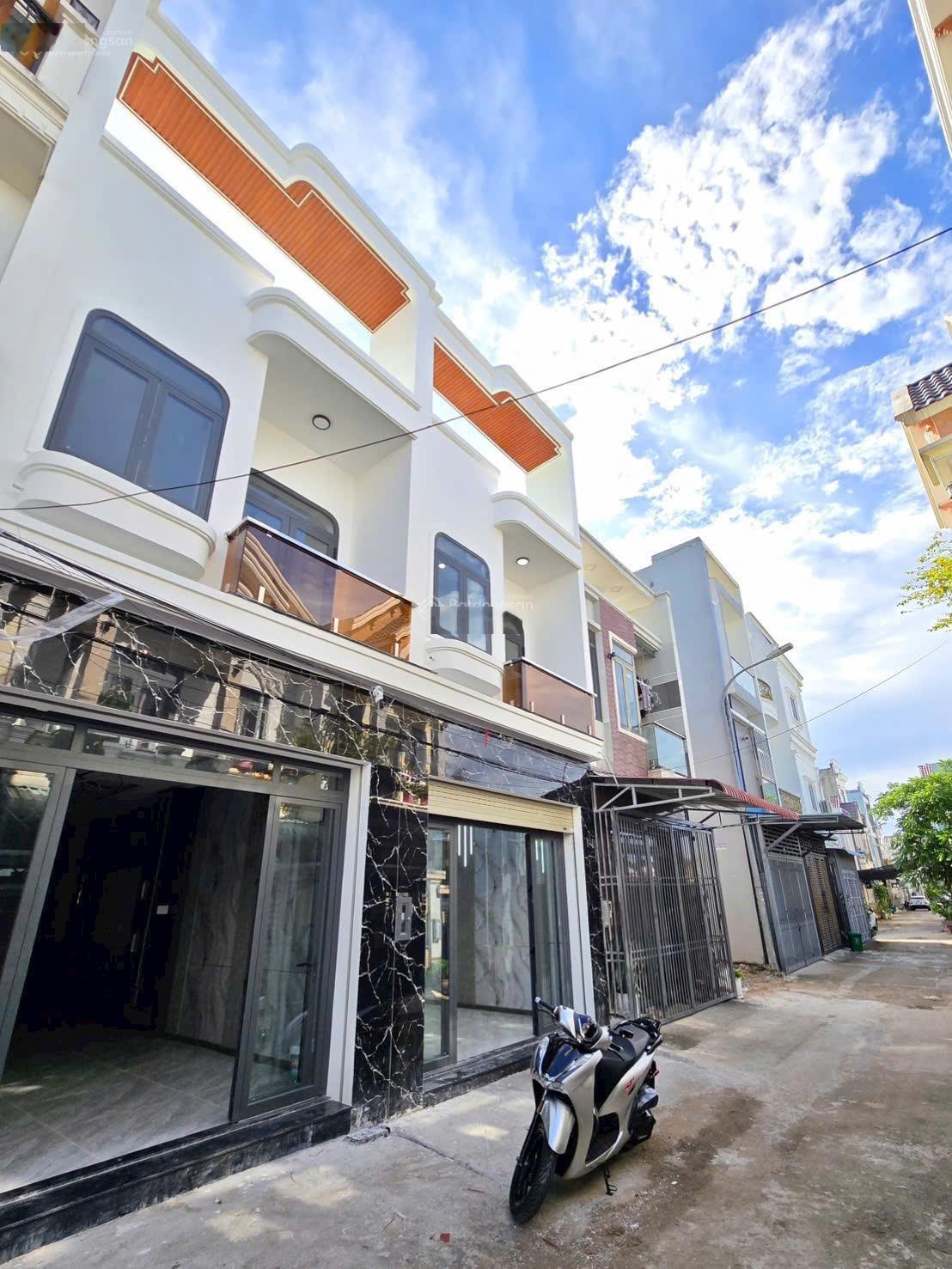 Chính chủ gửi bán nhà mới 1trệt 1lầu hoàn công KDC vip Hóa An, 4x18=72m2 thổ cư 100%, 3PN, sổ riêng