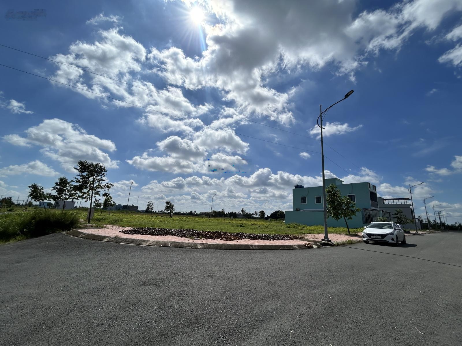 Bán lô góc đường D1 và Trần Văn Ngà thuộc TĐC An Vĩnh Ngãi, TP Tân An, diện tích: 10 x 18m