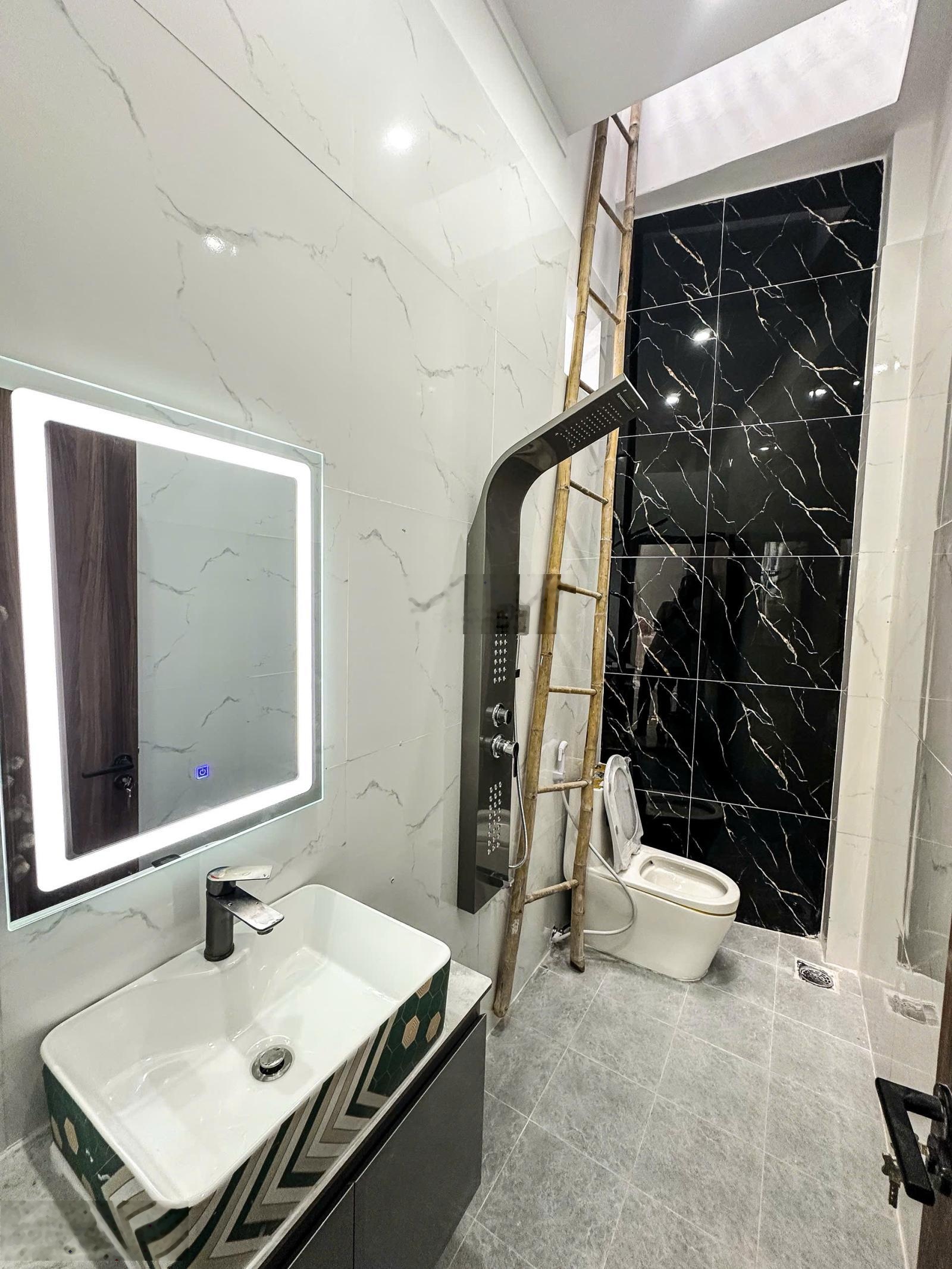 Chủ gửi bán nhà 1 trệt 1 lầu (hoàn công) ngay cầu Bửu Hoà (P. Biên Hoà mới). Giá chỉ 3,8 tỷ