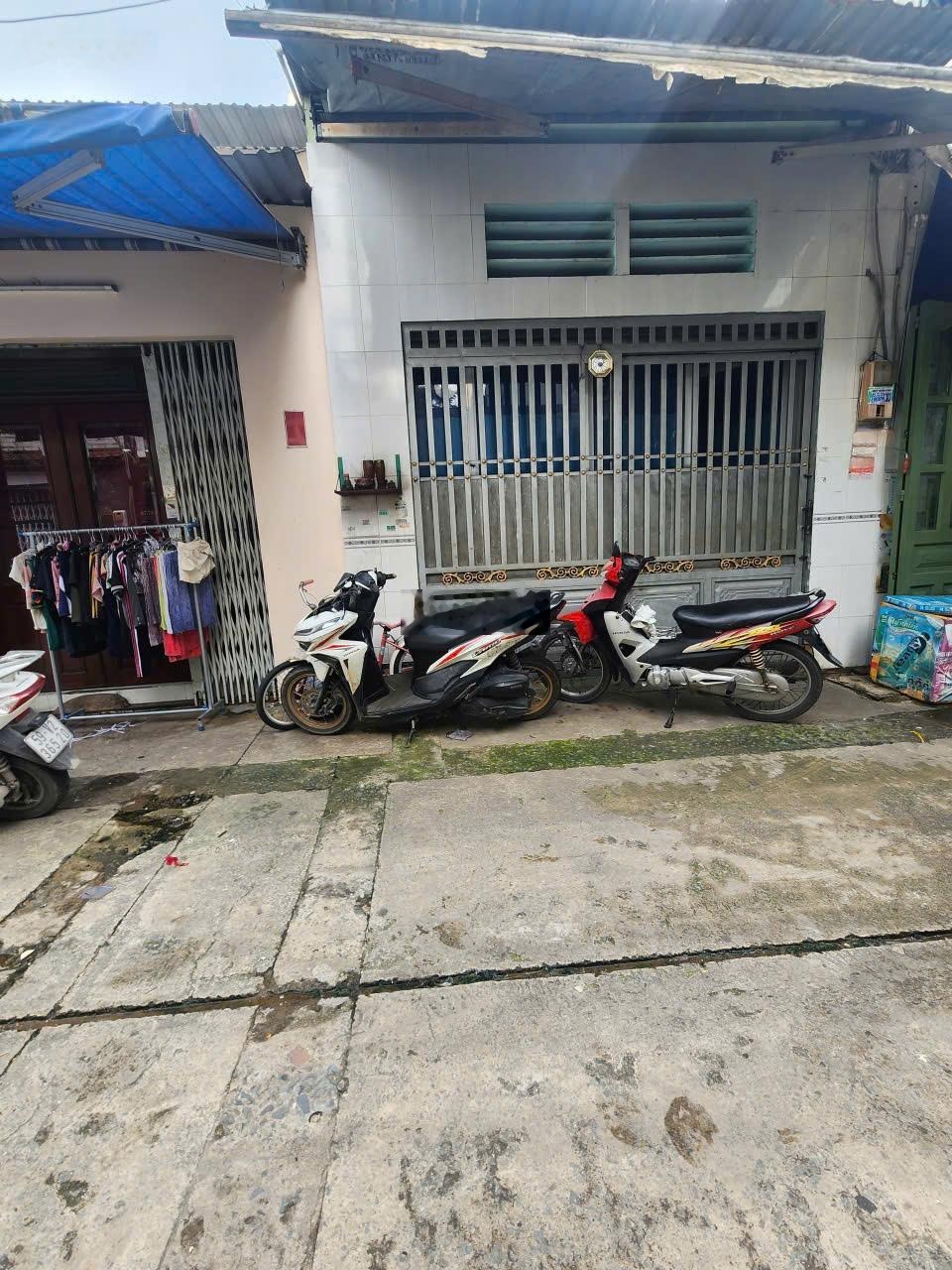 Bán nhà 40m2 có gác lửng Hẻm rộng 1 sẹc xe hơi gần Aeon Tân Phú chỉ 3,8 tỷ