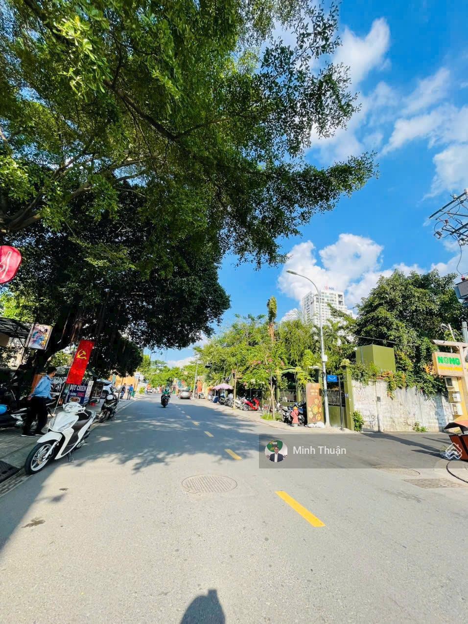 Rẻ nhất phố đi bộ! Nhà mặt tiền ngay Xuân Thủy - 4x20m - 2 tầng - HĐT: 420tr - giá chỉ 16 tỷ