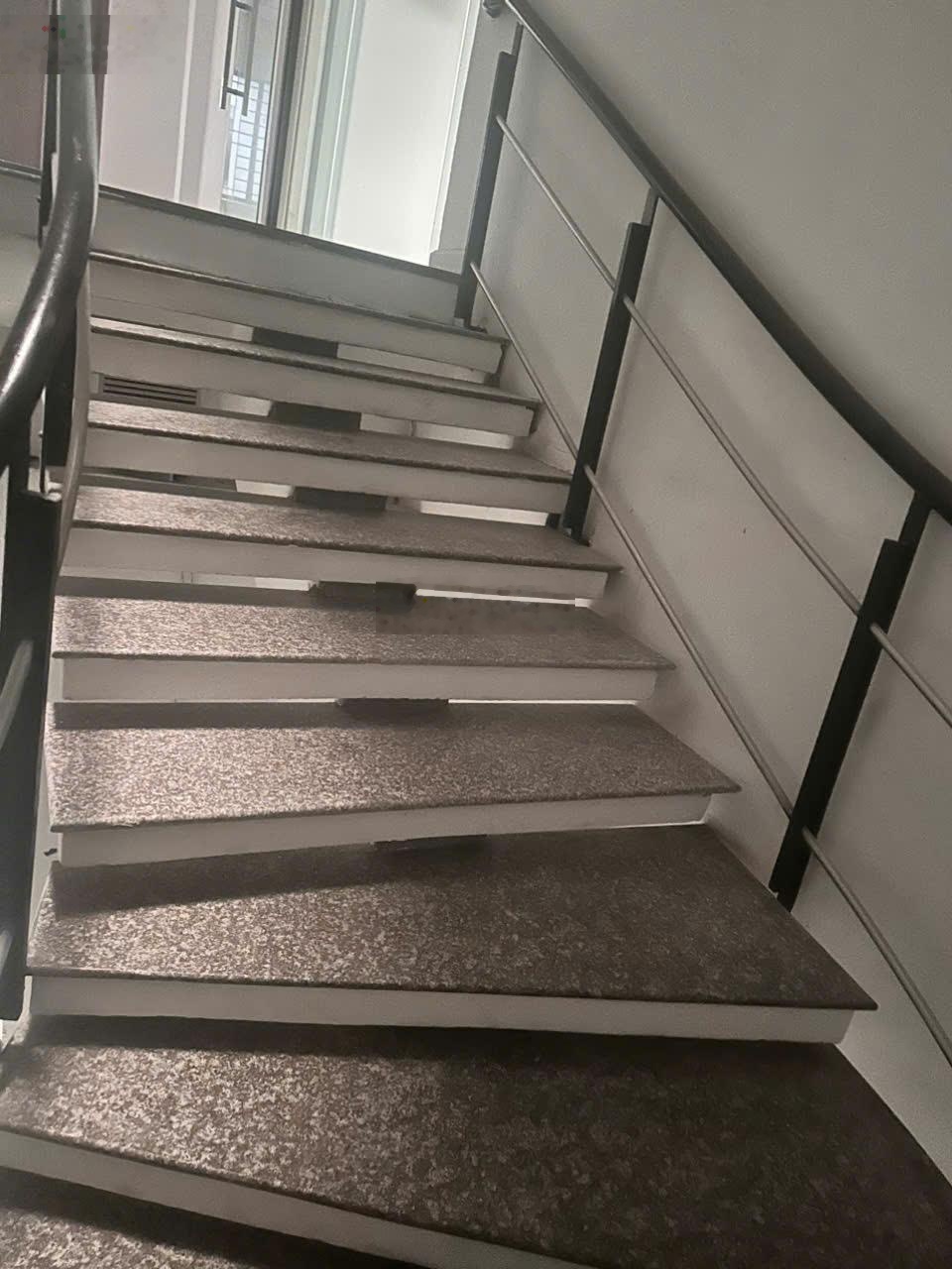 Cho thuê - nhà nguyên căn - mặt tiền đường Nguyễn Văn Trỗi (Phú Nhuận) 8 mét - HH 1 tháng