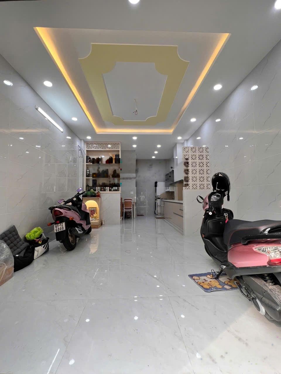 Nhà mới 4 tầng Âu Cơ (4x10)m đường nhựa. Thiết kế trống suốt