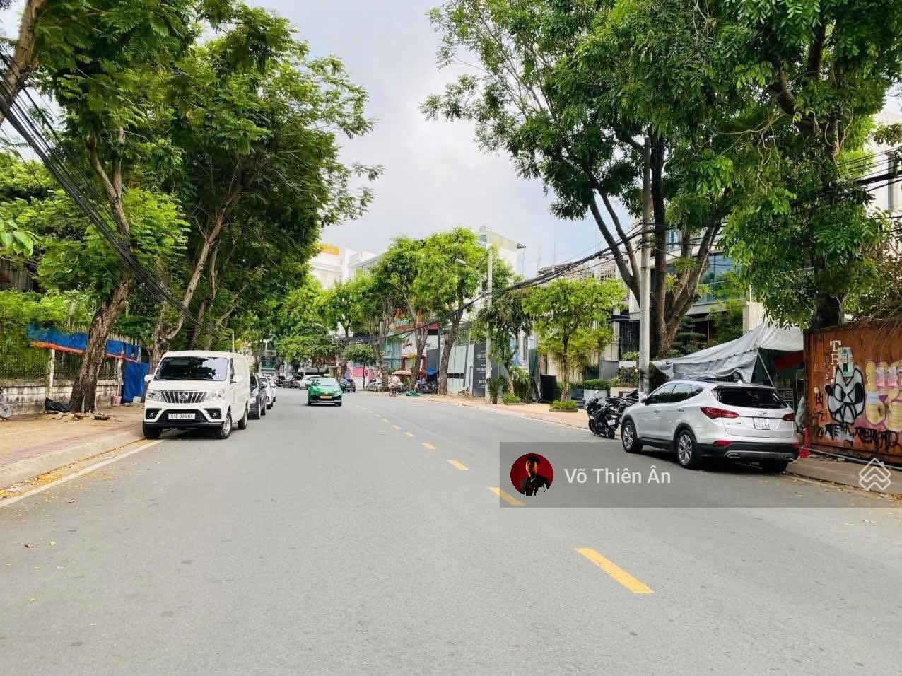 Chốt gấp- Chỉ ~152tr/m2 ! Xem ngay lô đất 380m2 - 10x38m - MT ngay Nguyễn Văn Hưởng, Thảo Điền Q2