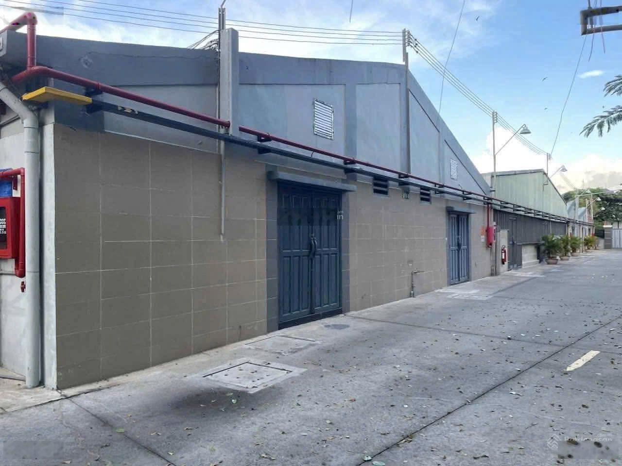 Kho xưởng gần trục Phạm Văn Đồng, thuận tiện di chuyển. DT 1.000 hoặc 2.000m2. 90k/m2. Đường cont