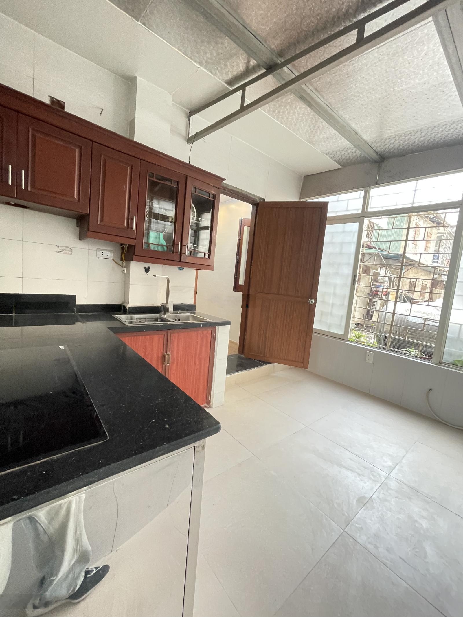 Cực hiếm! Tập thể tầng thấp phố Cảm Hội giao Lò Đúc - Hai Bà Trưng - 2PN - 58m2