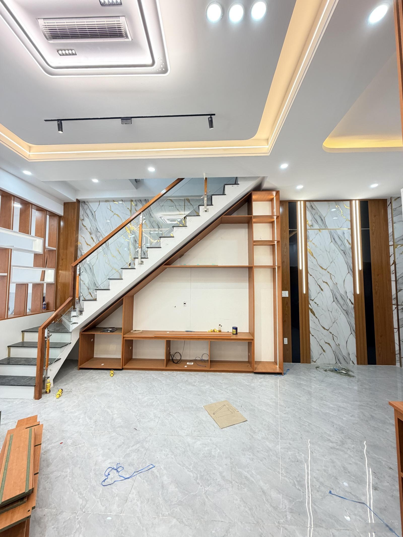 Chủ gửi bán nhà 1 trệt 1 lầu đâng vào hoàn thiện, phường Biên Hoà. DT: 5,7x14=80m2. Giá: 3tỷ700