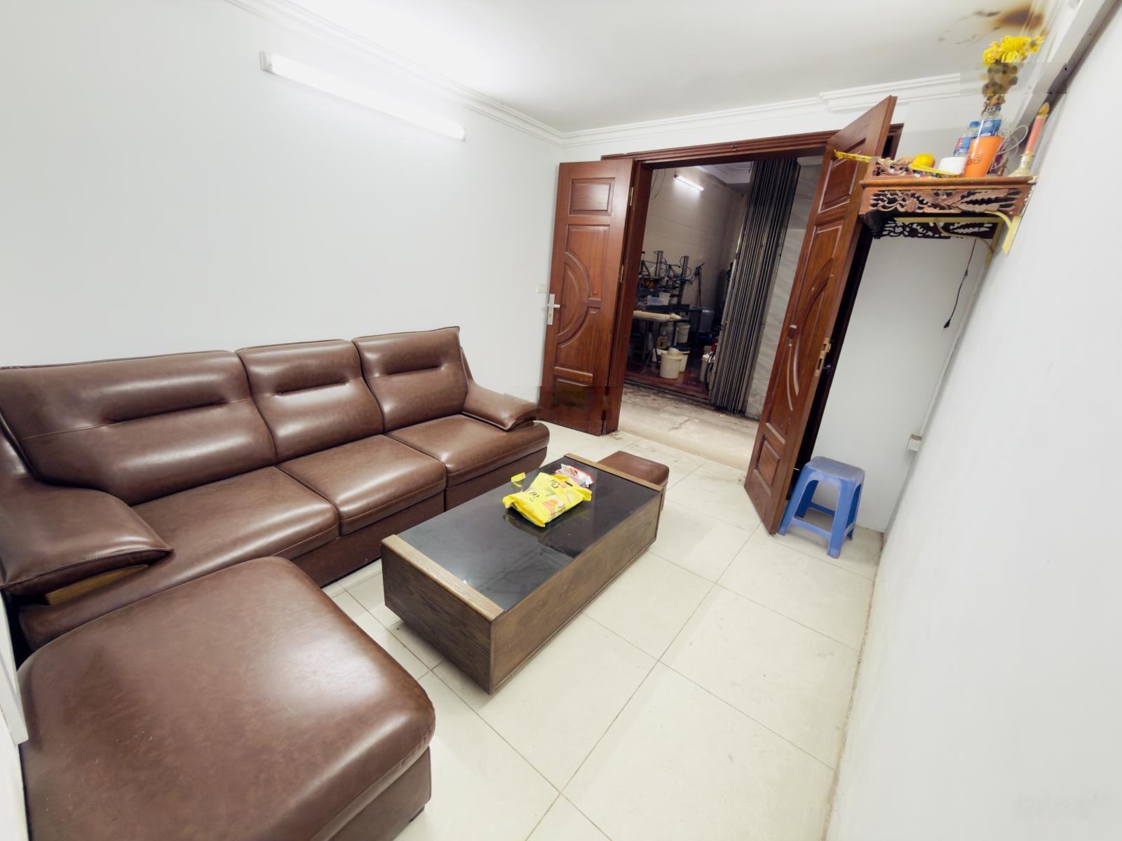 Bán nhà tập thể Ngô Thì Nhậm HBT cũ 82m2 2 ngủ 1wc chỉ nhỉnh 4,5x tỷ ô tô