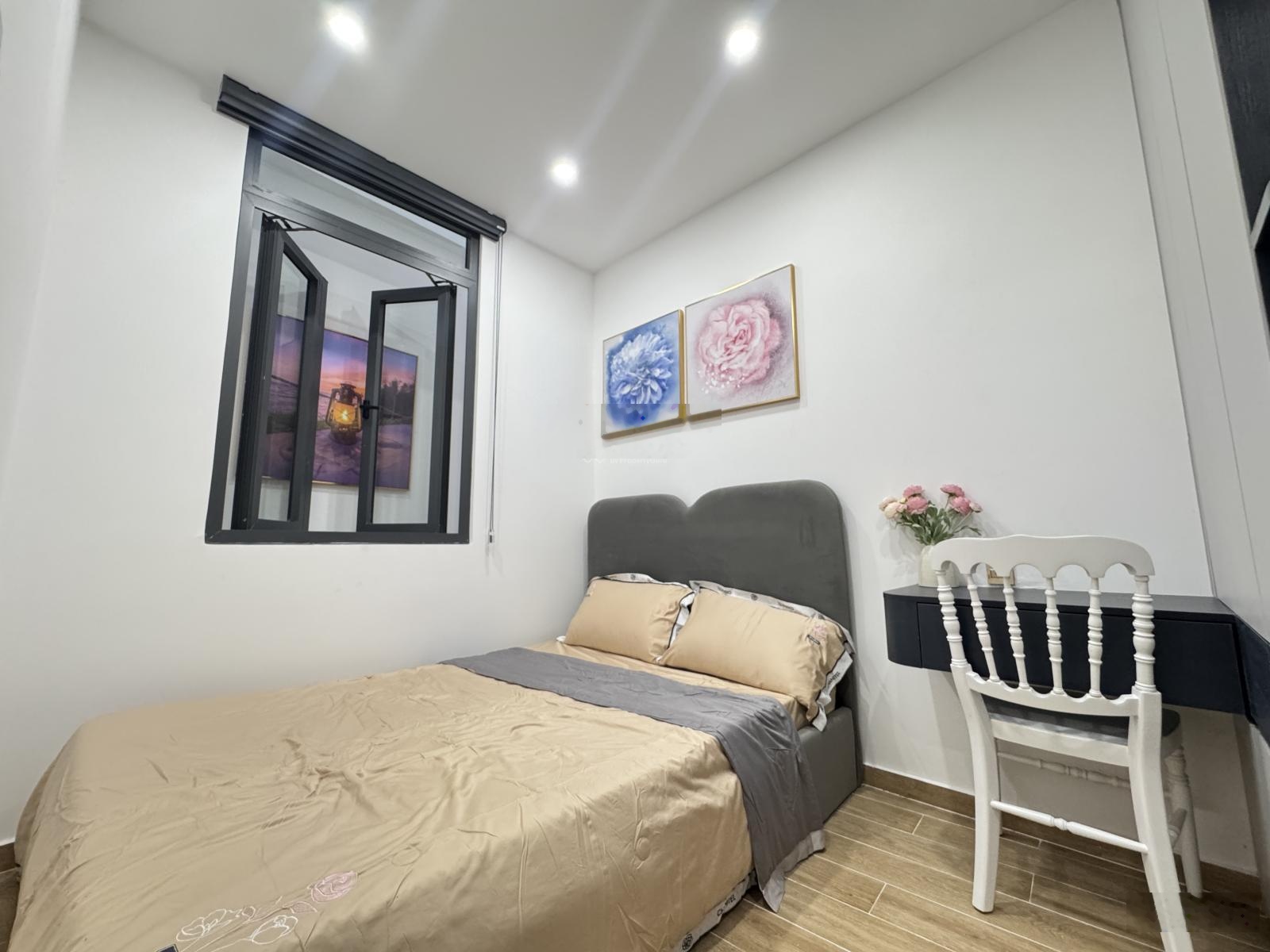 Khu hiếm+ nhà xây mới+ ngang rộng- Giáp Phú Nhuận- cạnh sân bay- 4 tầng lầu- đường Quang Trung