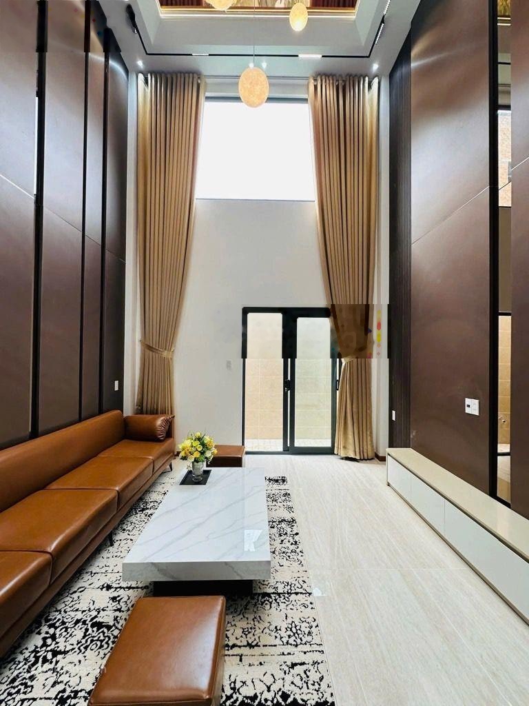 Nhà 4 tầng MỚI Ở NGAY FULL NỘI THẤT đường TL 37 , phường THẠNH LỘC, Q12,dt 72m( 5,7x13). Hẻm 5m