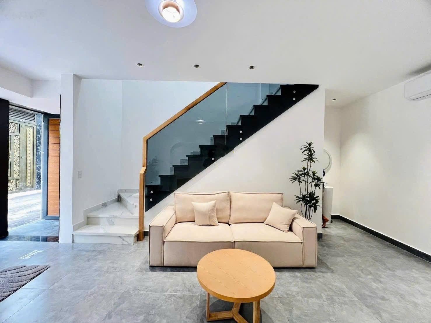 Nhà phố 5m nở hậu 5.4m x 12m 2 tầng hẻm nhựa 6m cách đường Dương Thị Mười 40m ngay chợ Hạt Điều