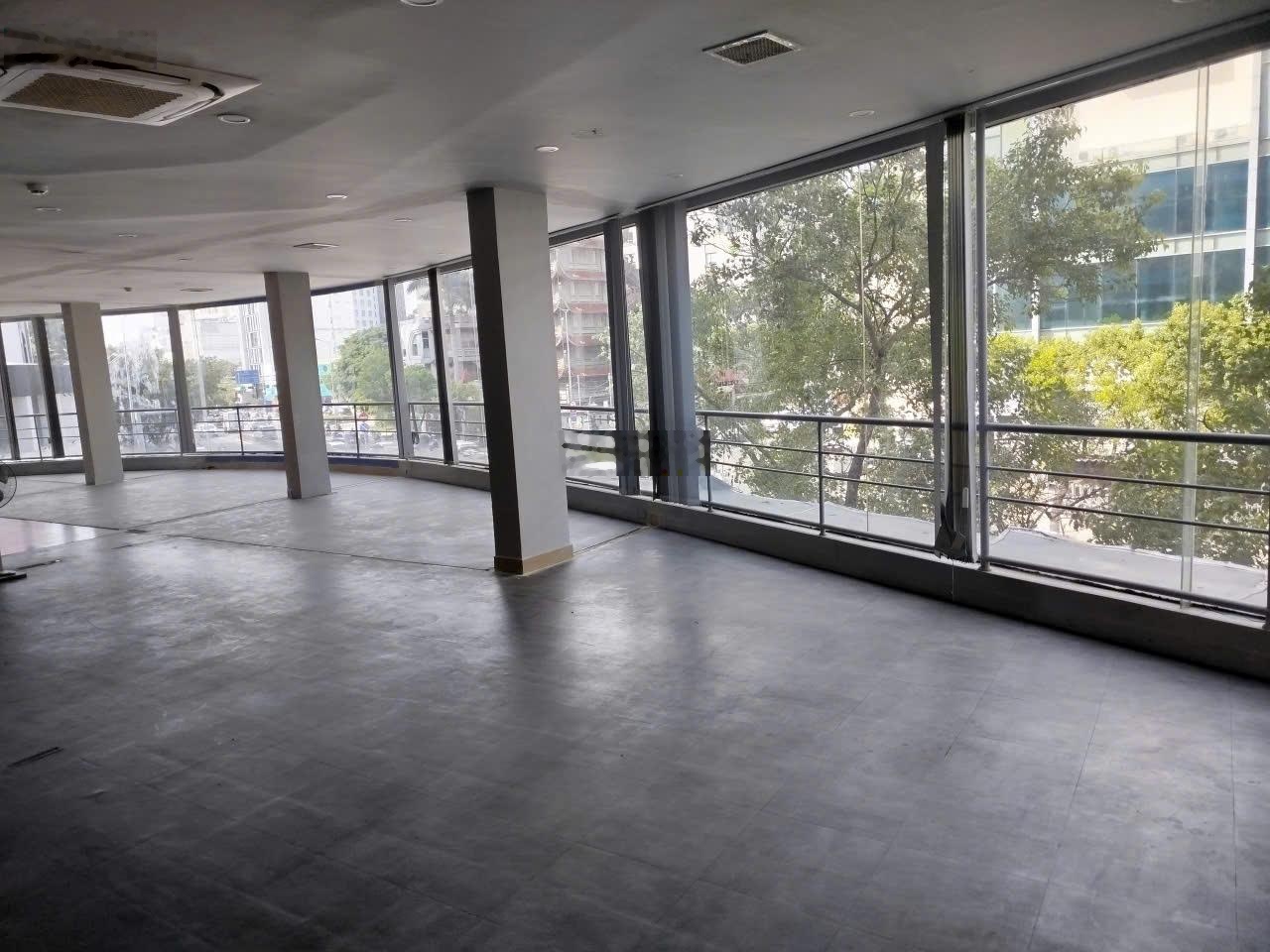 Tòa nhà mặt tiền Nguyễn Văn Trỗi, PN - DT 15 x 15m - Hầm 7 tầng - HĐT 1.2 tỷ / tháng - Giá 245 tỷ