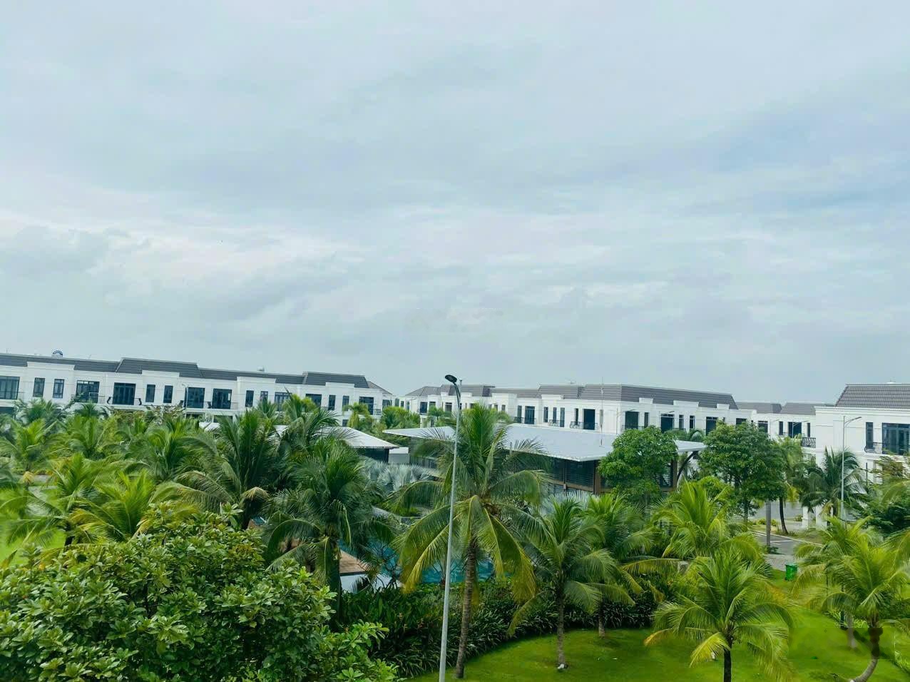 West Lakes Golf & Villas giá chỉ 2 tỷ 650