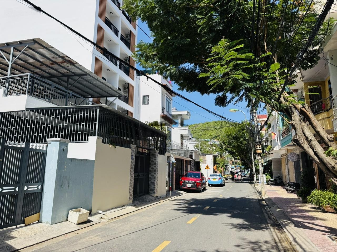 Giá nét đầu tư lô đất đẹp xây ở hoặc căn hộ gần bãi tắm Hòn Chồng mặt tiền đường Cao Văn Bé